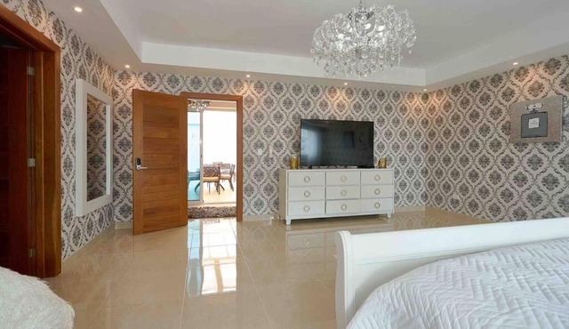 Grand Luxury Penthouse'Upscale+HotTub+Terrace+BBQ in Santo Domingo