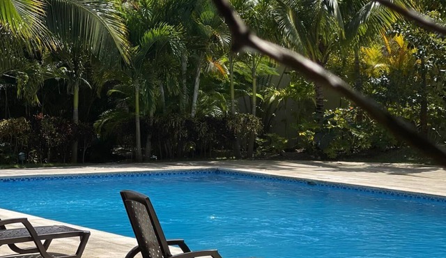 Hermoso Apartmento con Piscina y Cerca del Aeropuerto Internacional de Santiago