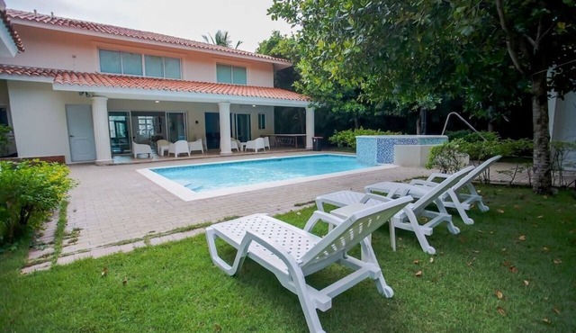 Impressive villa with pool at Metro Country Club.