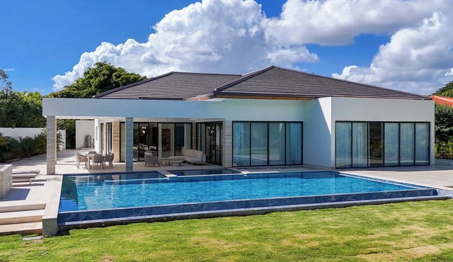 Impressive villa in located in a country house for vacation. in La Romana