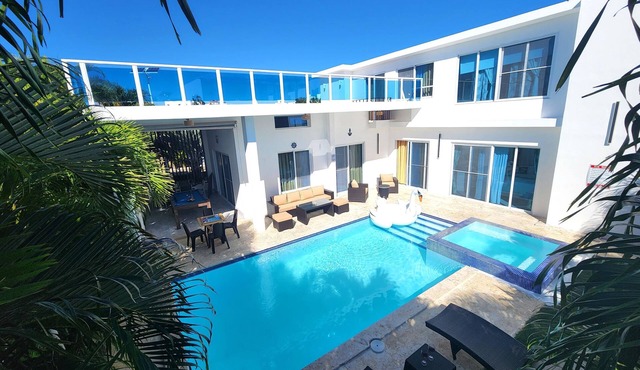 Luxurious & Charming 3BR VILLA Palmas Del Mar Pool/Jacuzzi/BBQ in lovely Sosúa