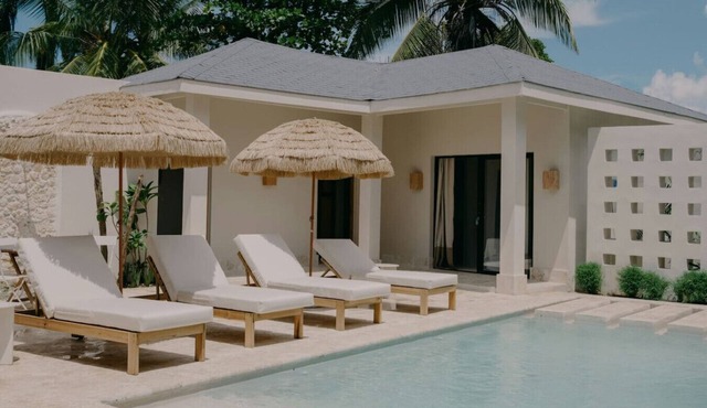 Luxury 5BR Villa Pool, Jacuzzi, Rooftop Near Beach
