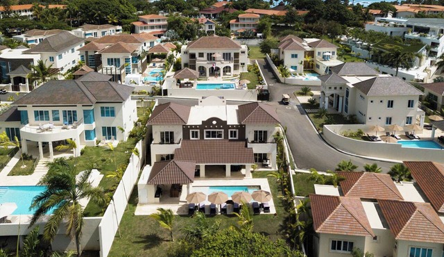 Luxury 7BR Villa at LHVC - Gold Band VIP - Private Pool - Sleeps 14 in Cofresi