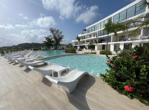 Luxury Coastal Retreat with Jacuzzi 8 min to Beach