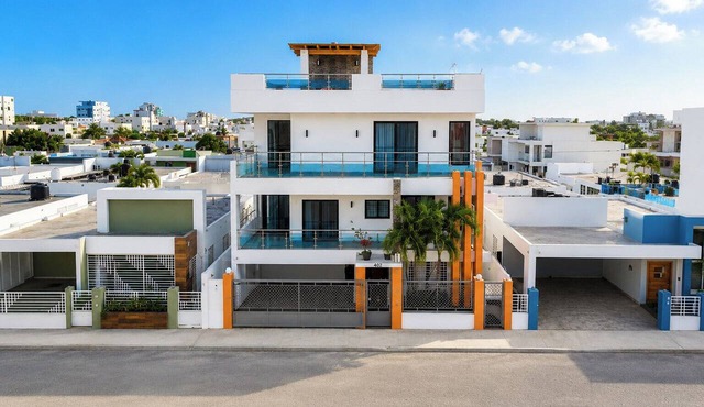 Luxury Ocean-View Villa - 8 Bedrooms, Pool & Jacuzzi in La Romana