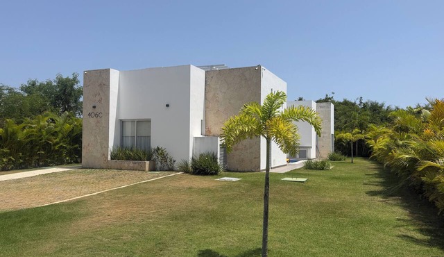 Luxury Villa by the beach, Private Pool & Golf Course! in El Soco