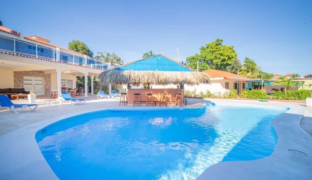 Luxury Villa w/Pool & Bar near Playa Chiquita in Sosúa