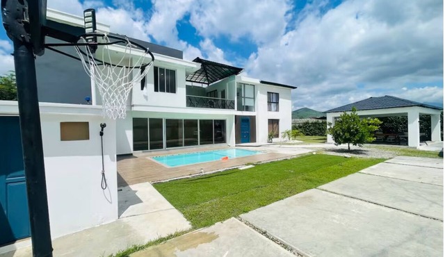 Marvelous 3-bedroom house with AC in charming in Bani, Pizarrete