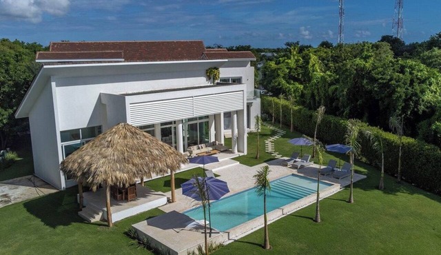 Modern 5-Bedroom Luxury Villa with Pool, Beach & Golf in Punta Cana Resort in Punta Cana