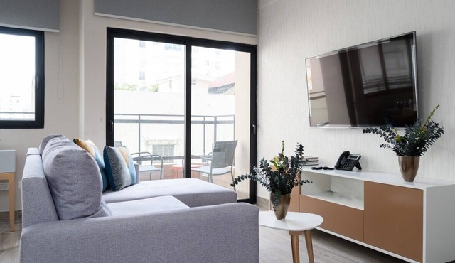 Modern city center apartment near Blue Mall with pool and cafe, fast wifi in Santo Domingo