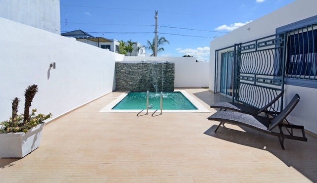 Modern House Pool AC WiFi