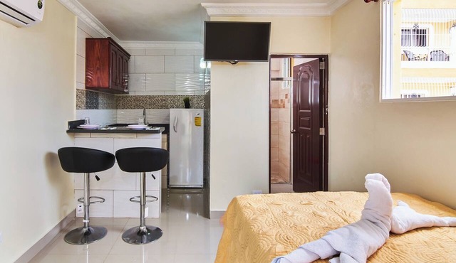 Modern Studio Near Airport Fast Wifi Generator