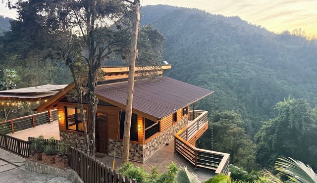 Mountain views, heated pool, romantic and family-friendly.