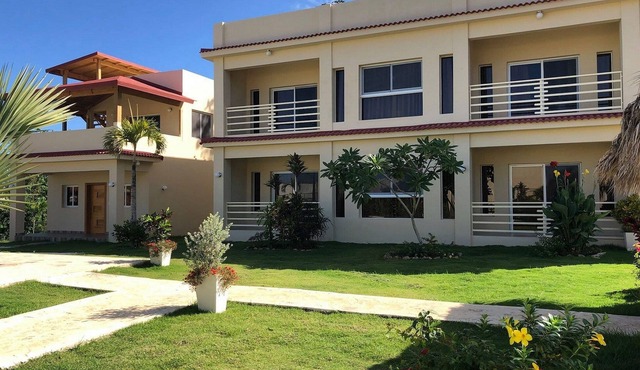 New 6BD guest-friendly complex with private pool in central Sosua, AC/TV/Wifi