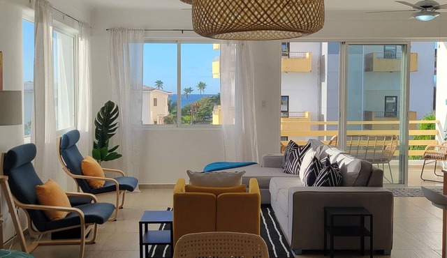 Ocean Front Breezy Walk to Beach 3-bed condo w/Air Conditioning in Juan Dolio