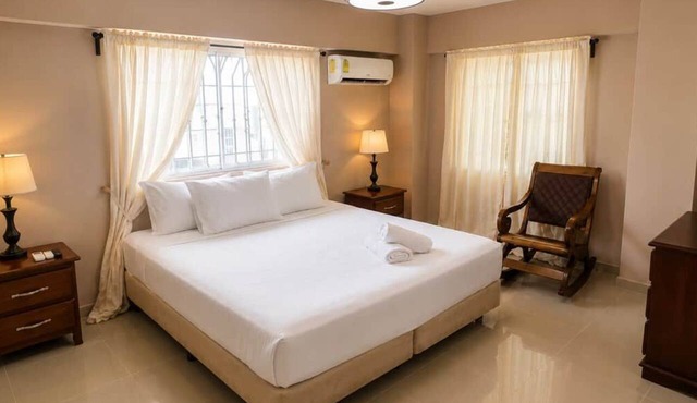 Off Campus by Suarez Properties | UASD | 3 Bds in Santo Domingo