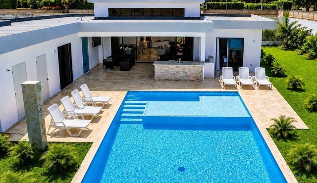 Open-Plan Pool Villa 3 Suites Casa Linda