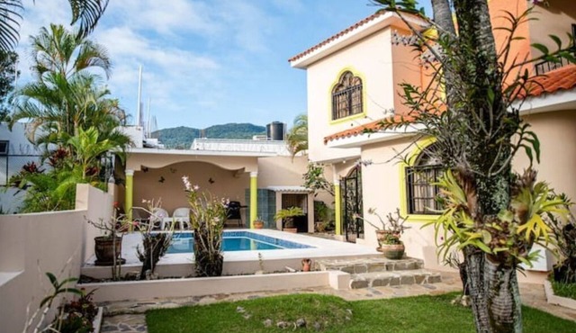 Peaceful culdesac orchid villa, pool, work ergo