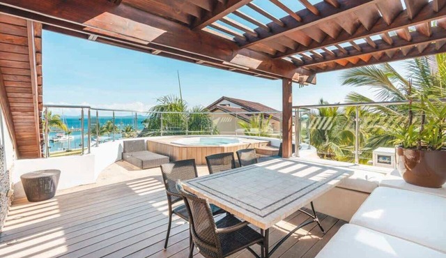 Penthouse w jacuzzi and ocean view Puerto Bahia