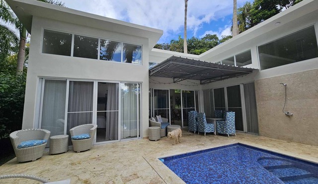 Private Tranquility- Gated-3 Bedroom, QUIET, No neighbors, ZERO Noise, Pool