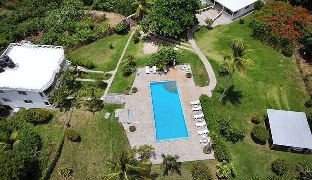 Private tropical vacation paradise for up to 16 people