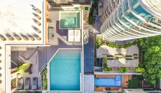 Regatta Living ll with Breakfast Included! - 907