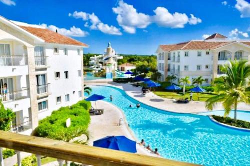 Relax at Private beach, Pools, Acuatic Park & more