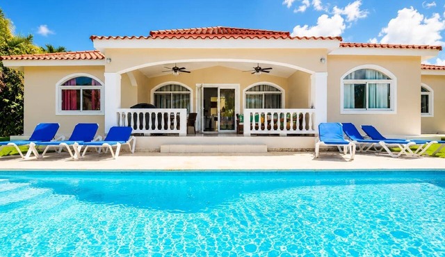 Sleeps up to 14 | 4 King Suites & Private Pool