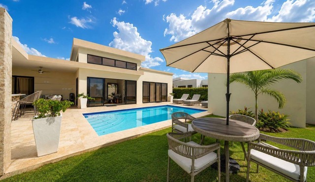 Soaring Pool Villa Detached Pool Casita