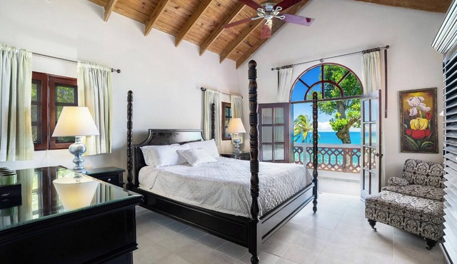 Spacious Oceanfront Villa with Pool · 24/7 Security & Daily Housekeeping in Sosúa