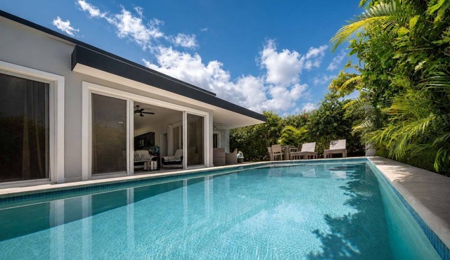 Sunlit Pool Hideaway ● 2 En-Suite Kings