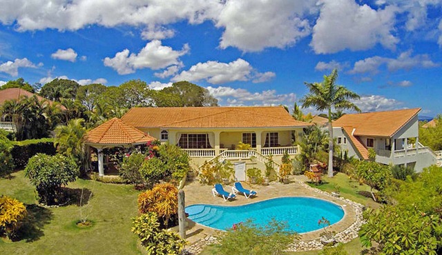 The perfect holidays: Caribbean villa with pool/tennis/basket/soccer near beach in Sosúa