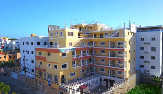 Tropical Gateway Suites - Las Americas Airport in La Viva
