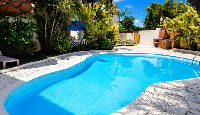Tropical Villa near Beach with Private Jacuzzi & Pool