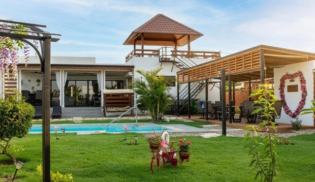 Villa Aura
