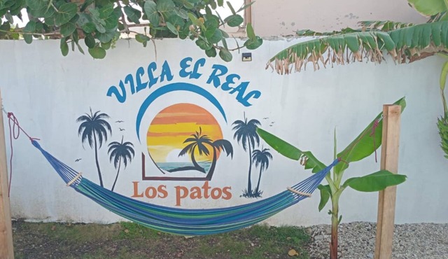Villa El Real Los Patos, casa frente a la playa con piscina in paraiso