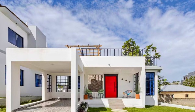 Villa in Bombita with Personal Driver, Pool, Rooftop. Steps to Everything! in Sosú