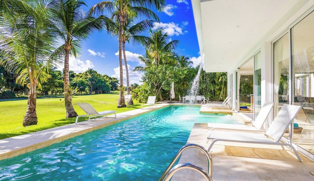 Villa Waterfall - 6BR Luxury Retreat in Cocotal Golf & Country Club in Punta Cana