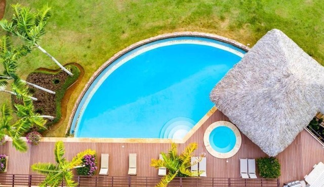 Villa with 6 bedrooms |Pool |Jacuzzi |Service included |Golf view