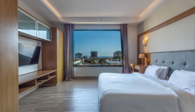 Weston Suites & Hotel