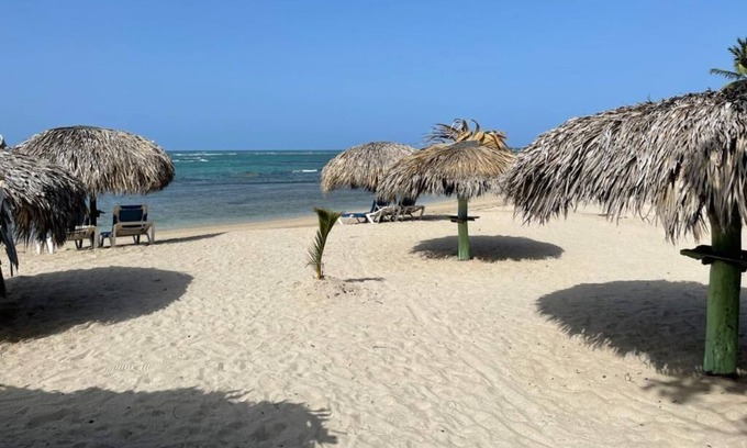 Costambar Apartment | The Grand”s Suite- ocean View/3min from the beach!