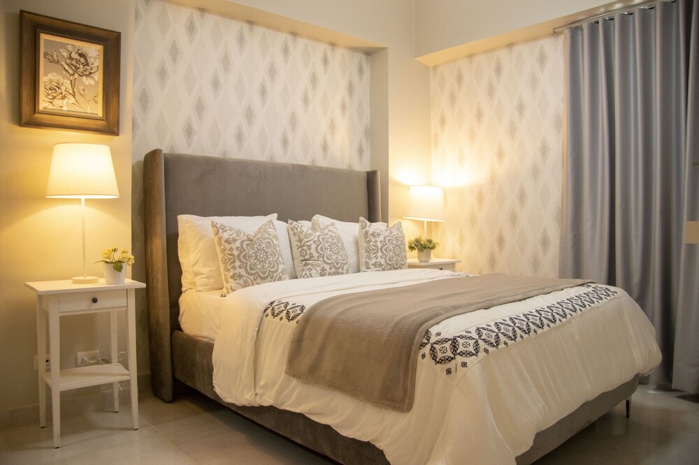 Evaristo Morales Apartment | Condo-hotel🏢Pet Friendly🐶Pool&Gym⛱Lobby Staff 24/7