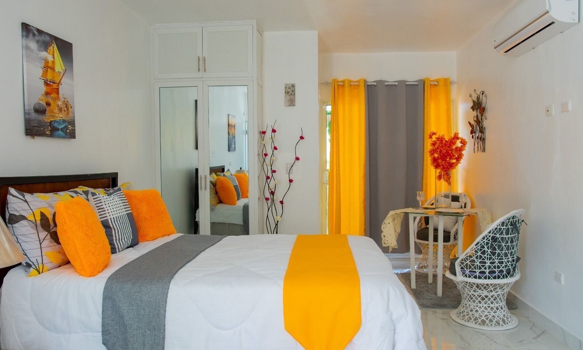 Los Maestros Apartment | Royal Terrace Princess II