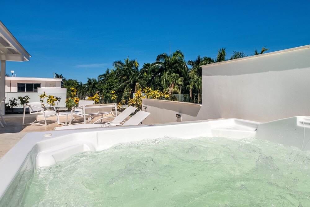 La Iglesia Hotel | Nicole ApartHotel