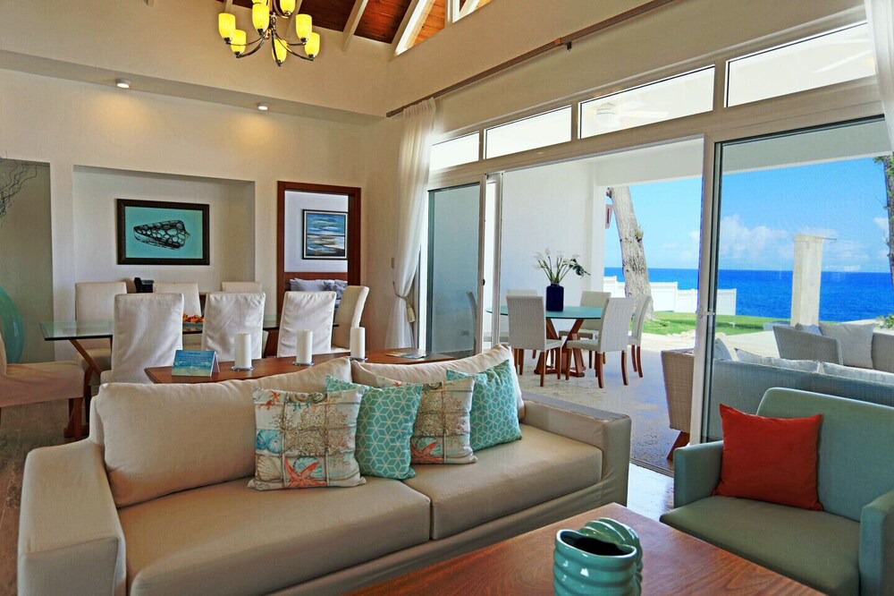 Playa Chiquita Villa | Luxury Oceanfront 3-bedroom Villa No6