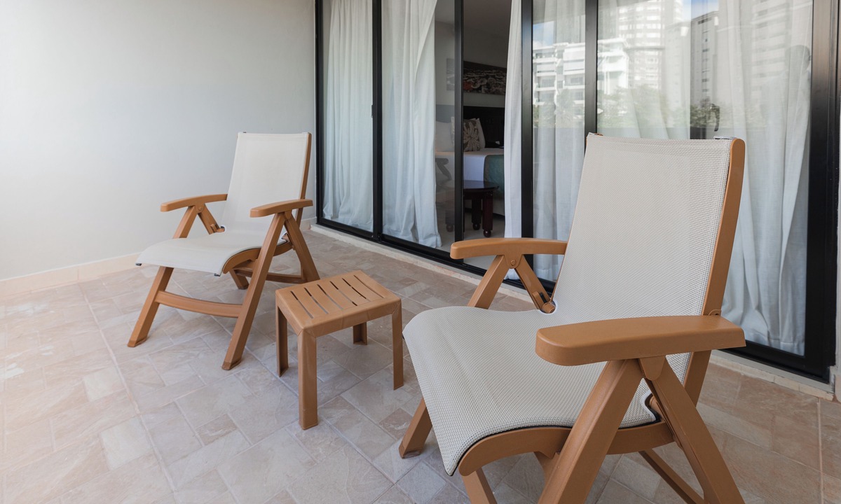 Los Cacicazgos Hotel | Dominican Fiesta Hotel