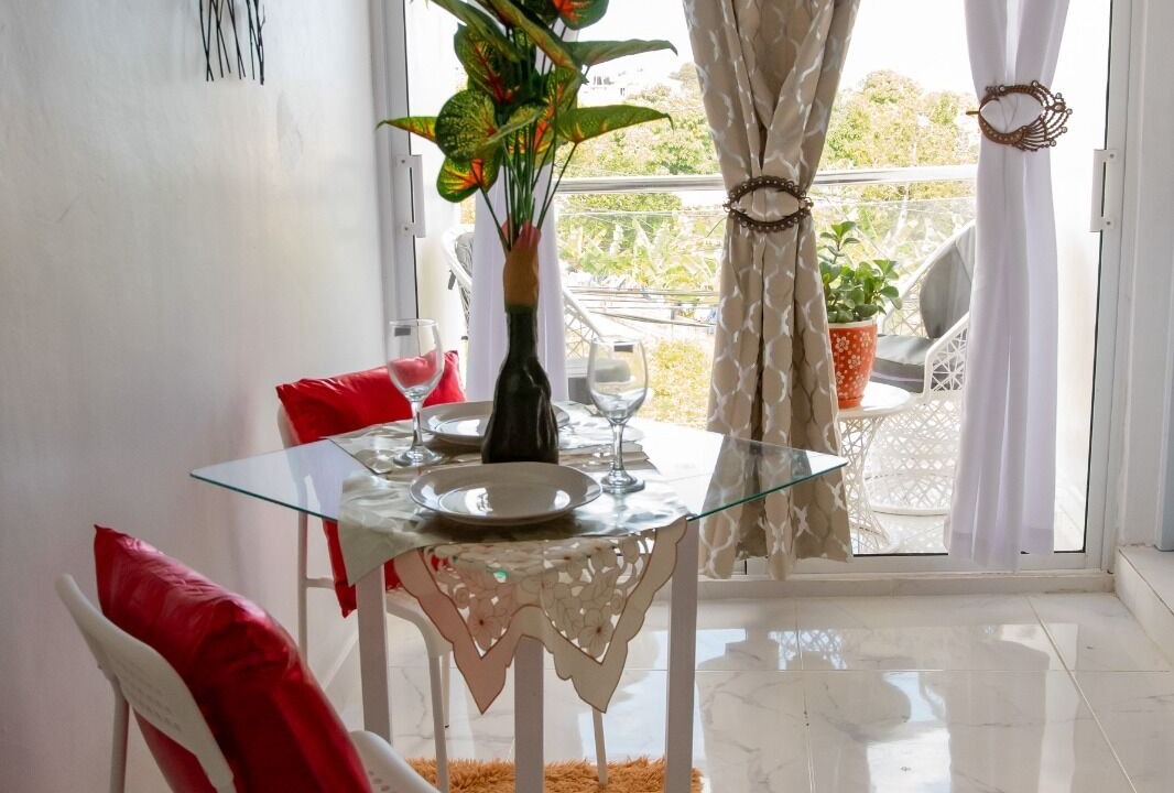 Los Maestros Condo | Royal Terrace Queen I