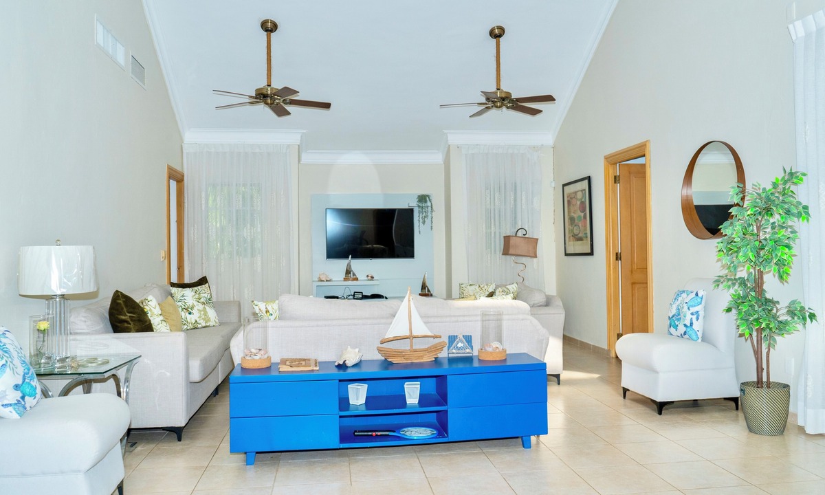 Juan Dolio Villa | Marvelous 5-bedroom villa with AC in Juan Dolio