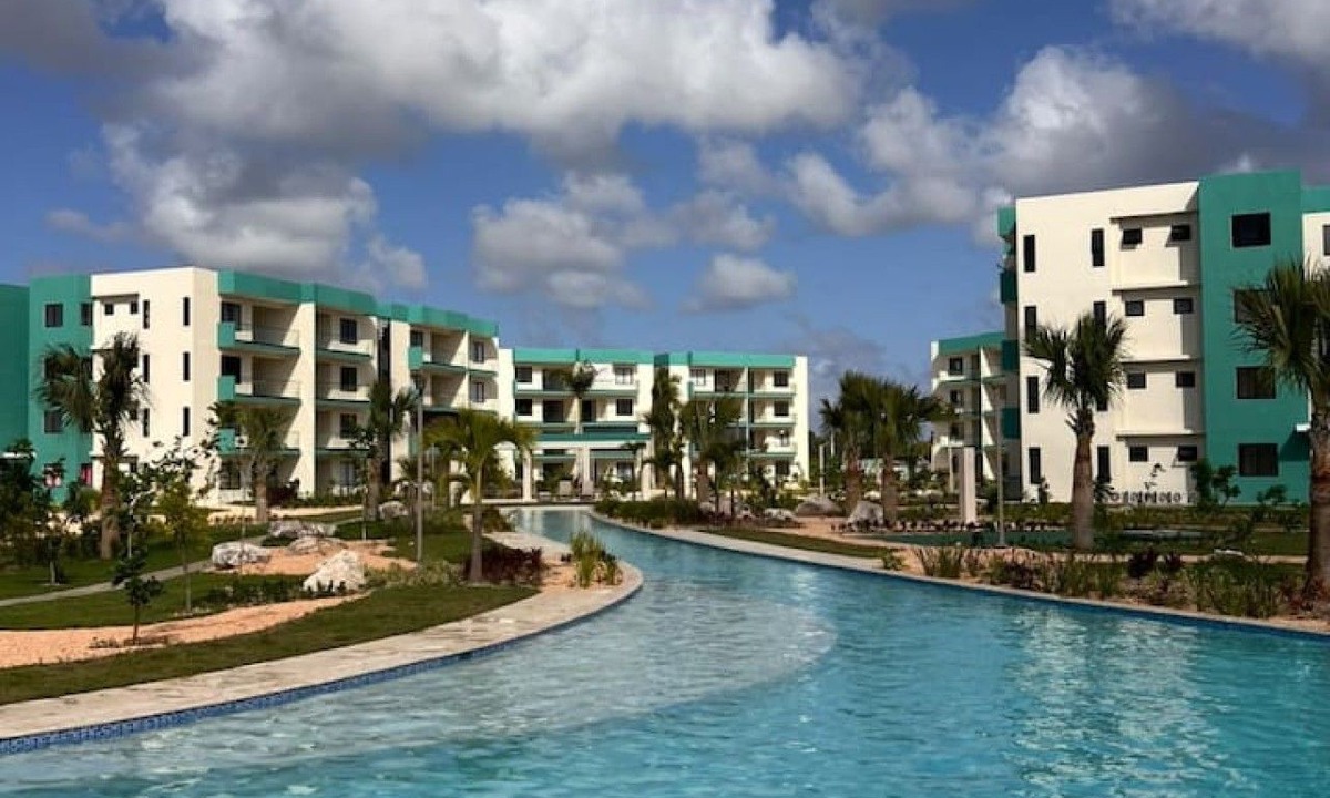 Veron Apartment | Cozy 2BR Condo | Pool | FREE Electricity