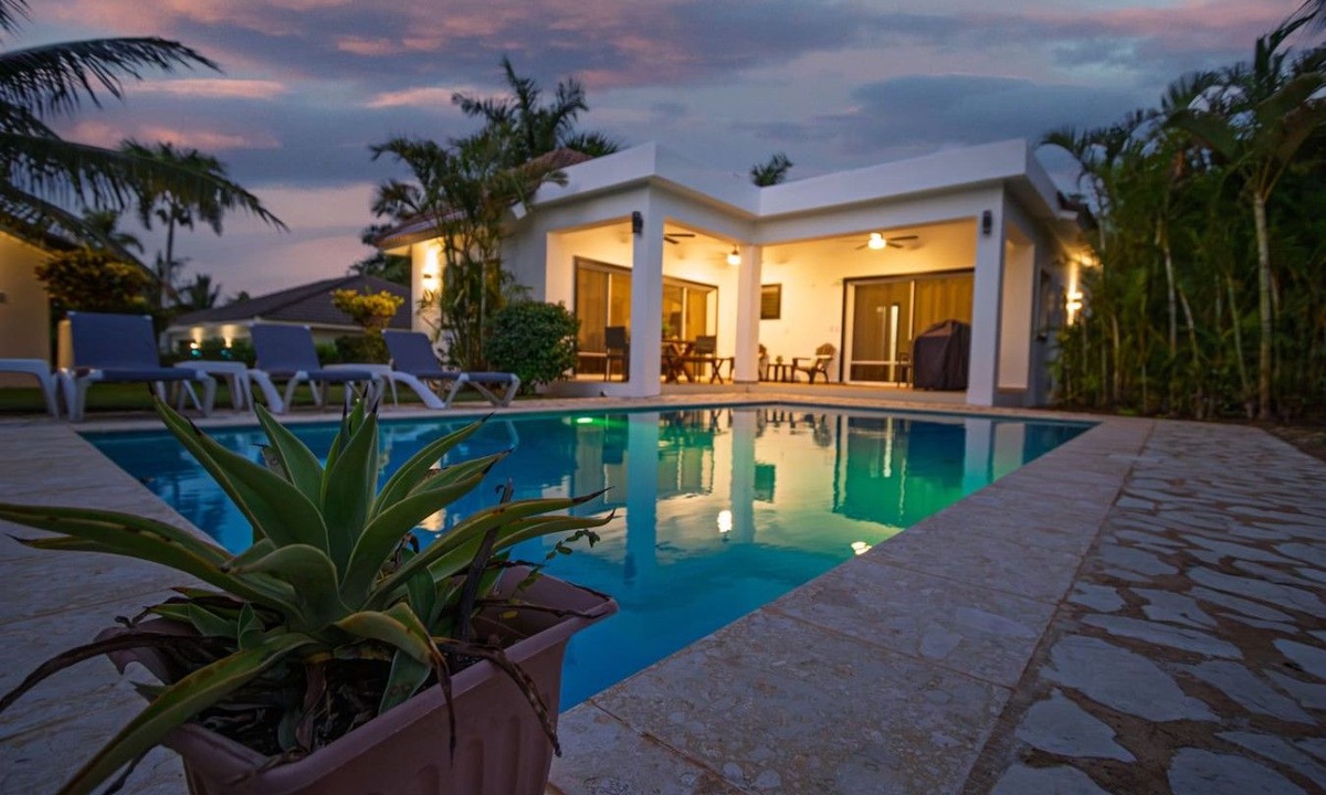 Urbanizacion Tavarez House | Private Pool Villa Walk to Beaches & Dining